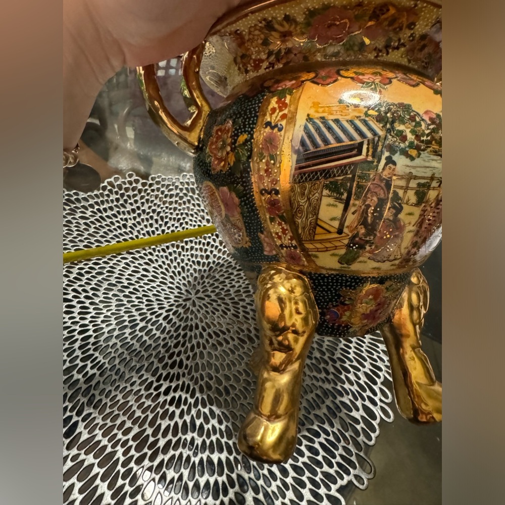 Vintage Satsuma Hand Painted Pot W/ Gold Gilding ,detailed Dots 3 legged~signed - Picture 12 of 16